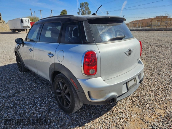 2011 MINI Countryman S z VIN WMWZC3C53BWL79001, wystawiony jako Copart lot #49748895 z przebiegiem 123 882 mil mil oraz Czysty tytuł • Clean title. Historia ofert i sprzedaży dostępna na DreamBid. Obrazek 3.