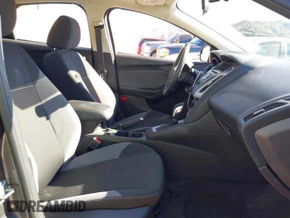 2014 Ford Focus SE with VIN 1FADP3F28EL230114, listed as a IAAI auction lot 41016783 with 66,060 mi miles. Bid and sale history available at carsss.com. Image 5.