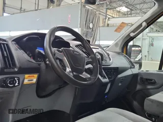 2019 Ford Transit z VIN 1FTYR3XM3KKA38669, wystawiony jako IAAI lot #42663811 z przebiegiem 135 929 mil mil oraz . Historia ofert i sprzedaży dostępna na DreamBid. Obrazek 3.
