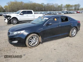 2013 Kia Optima LX z VIN 5XXGM4A71DG258845, wystawiony jako Copart lot #50985515 z przebiegiem 154 722 mil mil oraz Szkoda całkowita • Salvage title. Historia ofert i sprzedaży dostępna na DreamBid. Obrazek 1.