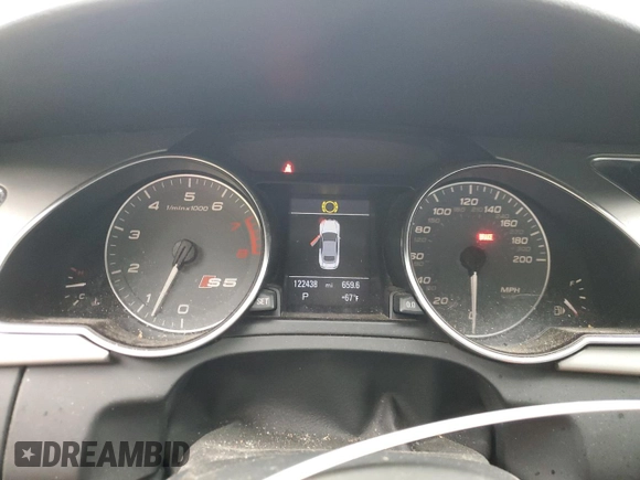 2010 Audi S5 Premium Plus z VIN WAUCGAFH3AN026072, wystawiony jako Copart lot #73323014 z przebiegiem 122 438 mil mil oraz Szkody całkowita. Historia ofert i sprzedaży dostępna na DreamBid. Obrazek 9.