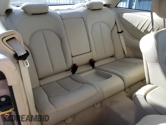 2005 Mercedes-Benz CLK 500 z VIN WDBTJ75J05F159477, wystawiony jako Copart lot #85168664 z przebiegiem 122 295 mil mil oraz Szkody całkowita. Historia ofert i sprzedaży dostępna na DreamBid. Obrazek 10.
