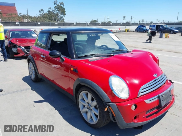2005 MINI Hardtop z VIN WMWRC33485TJ65604, wystawiony jako IAAI lot #42239566 z przebiegiem 145 149 mil mil oraz . Historia ofert i sprzedaży dostępna na DreamBid. Obrazek 1.
