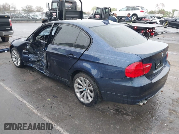 2011 BMW 3 Series 328i xDrive with VIN WBAPK5G50BNN31595, listed as a IAAI auction lot 41873082 with 1 mi miles. Bid and sale history available at carsss.com. Image 3.