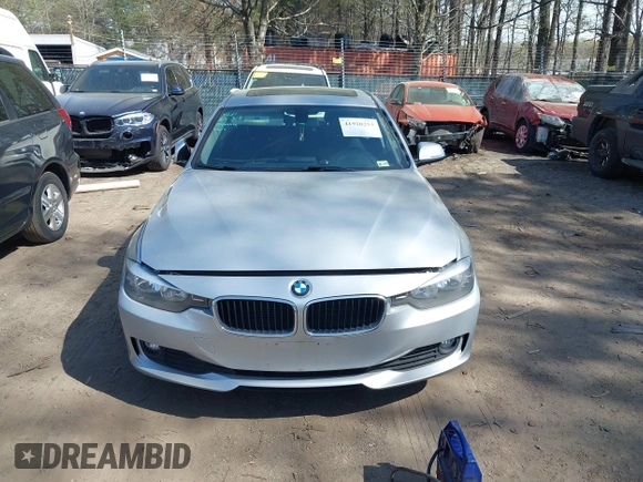 2015 BMW 3 Series 320i xDrive с VIN WBA3C3G57FNS74828, выставлен на аукционе IAAI как лот 41920253 с пробегом 72 521 миль миль и . История ставок и продаж доступна на DreamBid. Изображение 13.