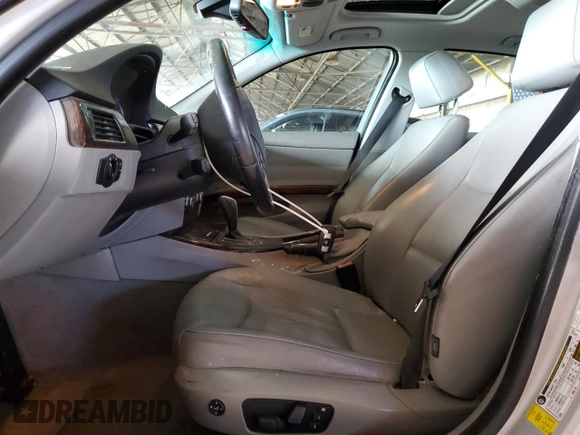 2008 BMW 3 Series 328i z VIN WBAVA33568K053102, wystawiony jako Copart lot #59303305 z przebiegiem 135 179 mil mil oraz Szkoda całkowita • Salvage title. Historia ofert i sprzedaży dostępna na DreamBid. Obrazek 7.