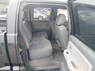 2005 Dodge Dakota SLT z VIN 1D7HE48N05S304121, wystawiony jako IAAI lot #42165773 z przebiegiem 192 886 mil mil oraz . Historia ofert i sprzedaży dostępna na DreamBid. Obrazek 8.