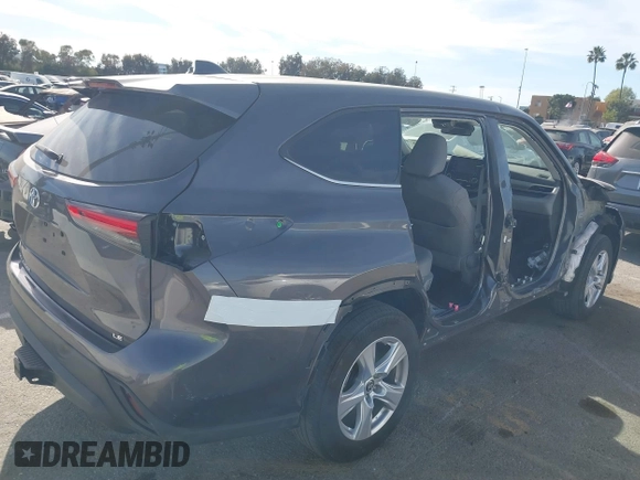 2022 Toyota Highlander LE with VIN 5TDZZRAH4NS096760, listed as a IAAI auction lot 41421802 with 28,379 mi miles and . Bid and sale history available at DreamBid. Image 4.
