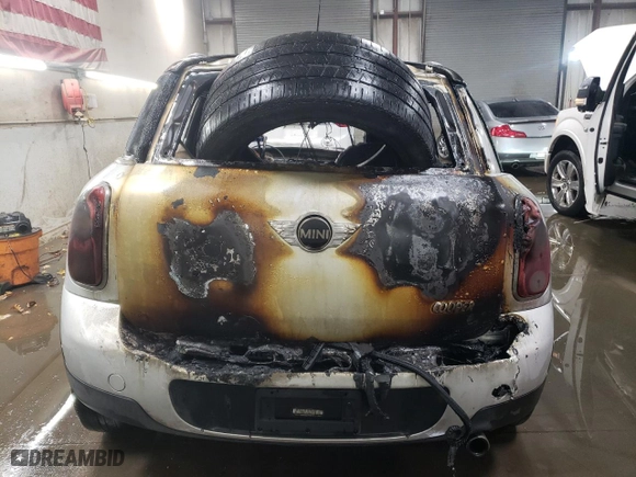 2011 MINI Cooper Countryman with VIN WMWZB3C56BWM01530, listed as a Copart auction lot 42358175 with 0 mi miles and Non Repairable. Bid and sale history available at carsss.com. Image 6.