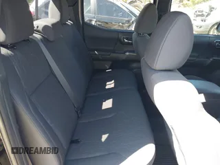 2017 Toyota Tacoma SR5 z VIN 3TMCZ5AN1HM062459, wystawiony jako IAAI lot #42138261 z przebiegiem 75 474 mil mil oraz . Historia ofert i sprzedaży dostępna na DreamBid. Obrazek 8.