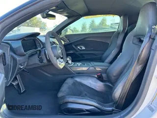 2021 Audi R8 Spyder performance z VIN WUA4BCFX5M7901463, wystawiony jako Copart lot #73882684 z przebiegiem Nie podano mil oraz Szkody całkowita. Historia ofert i sprzedaży dostępna na DreamBid. Obrazek 7.