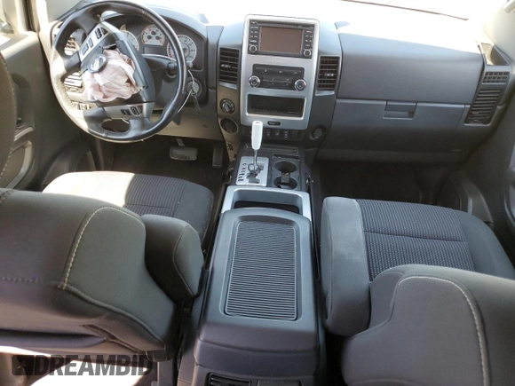 2015 Nissan Titan Pro-4X z VIN 1N6AA0EC9FN512658, wystawiony jako Copart lot #68066964 z przebiegiem 131 026 mil mil oraz Szkoda całkowita • Salvage title. Historia ofert i sprzedaży dostępna na DreamBid. Obrazek 8.