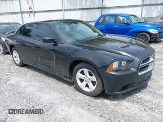 2013 Dodge Charger SE z VIN 2C3CDXBG5DH558419, wystawiony jako IAAI lot #42250128 z przebiegiem 246 626 mil mil oraz . Historia ofert i sprzedaży dostępna na DreamBid. Obrazek 1.