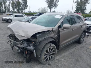 2019 Lincoln MKC Reserve with VIN 5LMCJ3C9XKUL09386, listed as a IAAI auction lot 41857681 with 66,101 mi miles and . Bid and sale history available at DreamBid. Image 18.