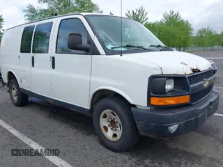 2011 Chevrolet Express Cargo z VIN 1GCWGFCA1B1176811, wystawiony jako IAAI lot #42200136 z przebiegiem 182 229 mil mil oraz . Historia ofert i sprzedaży dostępna na DreamBid. Obrazek 1.