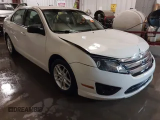 2011 Ford Fusion S with VIN 3FAHP0GA4BR304390, listed as a IAAI auction lot 41729092 with 40,490 mi miles. Bid and sale history available at carsss.com. Image 1.