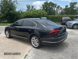 2018 Volkswagen Passat SEL Premium z VIN 1VWCA7A30JC015249, wystawiony jako Copart lot #59337915 z przebiegiem 115 645 mil mil oraz Czysty tytuł • Clean title. Historia ofert i sprzedaży dostępna na DreamBid. Obrazek 3.