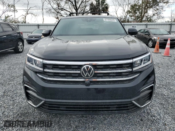 2021 Volkswagen Atlas SEL Premium R-Line with VIN 1V2FE2CA5MC224413, listed as a Copart auction lot 87508645 with 39,186 mi miles and Salvage title. Bid and sale history available at DreamBid. Image 5.