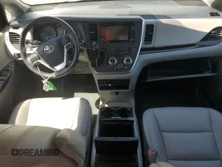 2020 Toyota Sienna XLE Auto Access Seat with VIN 5TDYZ3DC5LS077219, listed as a Copart auction lot 58377395 with 104,517 mi miles and Salvage title. Bid and sale history available at DreamBid. Image 8.