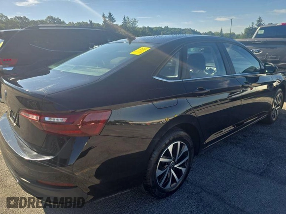 2024 Volkswagen Jetta S z VIN 3VW5M7BUXRM054755, wystawiony jako IAAI lot #42808965 z przebiegiem 23 995 mil mil oraz . Historia ofert i sprzedaży dostępna na DreamBid. Obrazek 21.