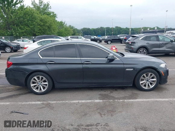 2014 BMW 5 Series 528i xDrive z VIN WBA5A7C5XED612819, wystawiony jako IAAI lot #42593601 z przebiegiem 174 821 mil mil oraz . Historia ofert i sprzedaży dostępna na DreamBid. Obrazek 13.