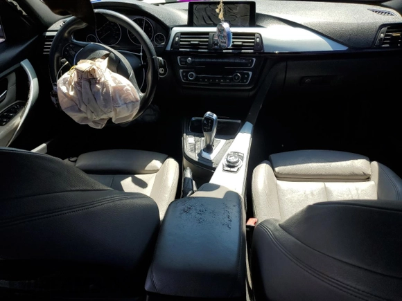 2012 BMW 3 Series 328i z VIN WBA3A5C58CF349372, wystawiony jako Copart lot #74259184 z przebiegiem Nie podano mil oraz Szkoda całkowita • Salvage title. Historia ofert i sprzedaży dostępna na DreamBid. Obrazek 8.
