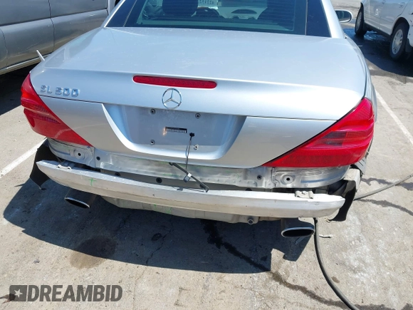 2005 Mercedes-Benz SL 500 z VIN WDBSK75F55F098924, wystawiony jako IAAI lot #42215237 z przebiegiem 211 102 mil mil oraz . Historia ofert i sprzedaży dostępna na DreamBid. Obrazek 6.
