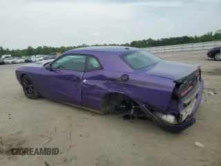 2019 Dodge Challenger SXT z VIN 2C3CDZAGXKH716960, wystawiony jako Copart lot #57473655 z przebiegiem 64 293 mil mil oraz Szkoda całkowita • Salvage title. Historia ofert i sprzedaży dostępna na DreamBid. Obrazek 2.