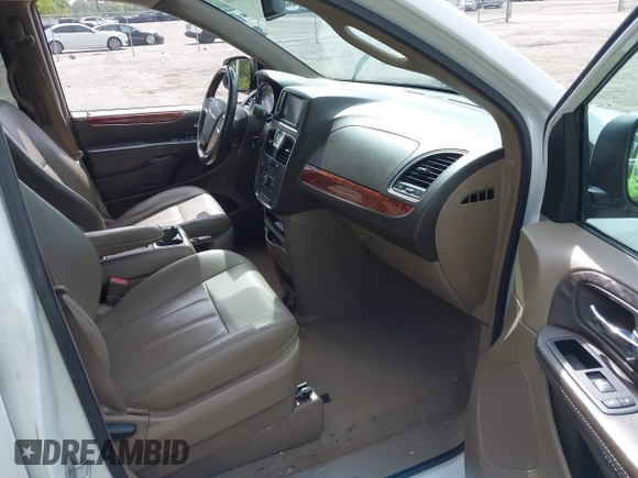 2016 Chrysler Town & Country Touring with VIN 2C4RC1BG8GR293872, listed as a IAAI auction lot 41948314 with 194,780 mi miles. Bid and sale history available at carsss.com. Image 5.