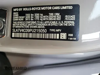 2023 Rolls-Royce Cullinan z VIN SLATV4C09PU215050, wystawiony jako Copart lot #70029324 z przebiegiem 6055 mil mil oraz Szkody całkowita. Historia ofert i sprzedaży dostępna na DreamBid. Obrazek 13.