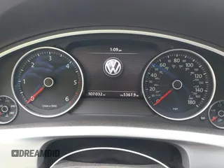 2012 Volkswagen Touareg Lux z VIN WVGEK9BPXCD008999, wystawiony jako IAAI lot #42455493 z przebiegiem 107 032 mil mil oraz . Historia ofert i sprzedaży dostępna na DreamBid. Obrazek 7.