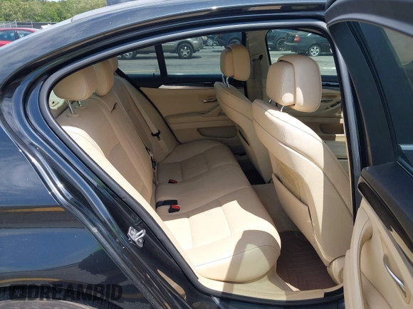2013 BMW 5 Series 528i xDrive z VIN WBAXH5C54DDW15982, wystawiony jako IAAI lot #42340840 z przebiegiem 102 200 mil mil oraz . Historia ofert i sprzedaży dostępna na DreamBid. Obrazek 8.