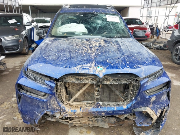 2025 BMW X7 M60i with VIN 5UX33EM0XS9X98693, listed as a IAAI auction lot 41009705 with 2,814 mi miles. Bid and sale history available at carsss.com. Image 12.