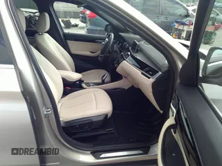 2021 BMW X1 sDrive28i z VIN WBXJG7C09M5U26043, wystawiony jako IAAI lot #36062187 z przebiegiem 14 844 mil mil oraz . Historia ofert i sprzedaży dostępna na DreamBid. Obrazek 5.