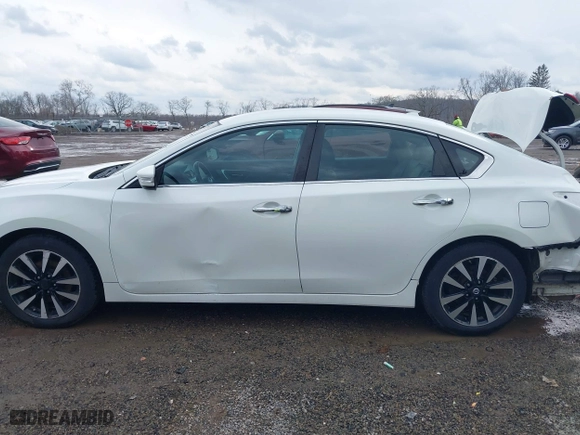 2018 Nissan Altima 2.5 SV with VIN 1N4AL3AP0JC190302, listed as a IAAI auction lot 41679072 with 84,133 mi miles. Bid and sale history available at carsss.com. Image 15.