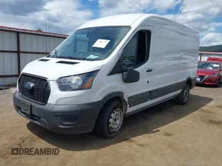 2023 Ford Transit Cargo z VIN 1FTBR1C89PKB34445, wystawiony jako IAAI lot #42414755 z przebiegiem 30 593 mil mil oraz . Historia ofert i sprzedaży dostępna na DreamBid. Obrazek 20.