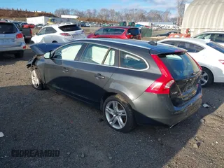 2015 Volvo V60 T5 Premier with VIN YV1612SK9F1263862, listed as a IAAI auction lot 41235823 with 101,303 mi miles. Bid and sale history available at carsss.com. Image 3.