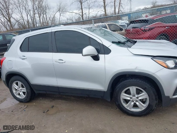 2019 Chevrolet Trax LS with VIN 3GNCJKSBXKL295142, listed as a IAAI auction lot 41900098 with 95,121 mi miles. Bid and sale history available at carsss.com. Image 13.