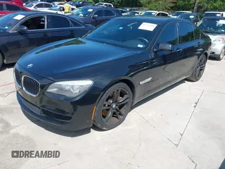 2012 BMW 7 Series 750i с VIN WBAKA8C54CDV99880, выставлен на аукционе IAAI как лот 42457445 с пробегом 140 136 миль миль и . История ставок и продаж доступна на DreamBid. Изображение 2.