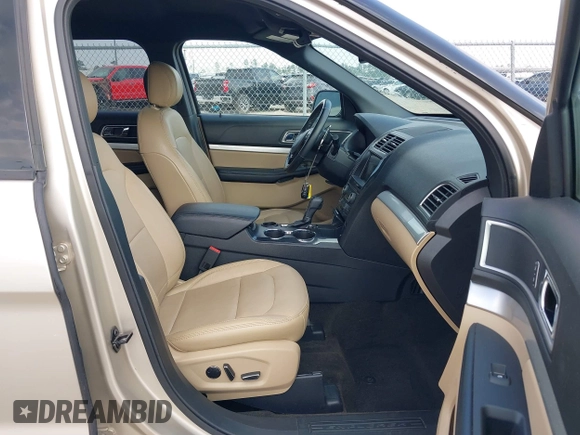 2017 Ford Explorer XLT z VIN 1FM5K7D89HGD85422, wystawiony jako IAAI lot #41787616 z przebiegiem 32 068 mil mil oraz . Historia ofert i sprzedaży dostępna na DreamBid. Obrazek 5.