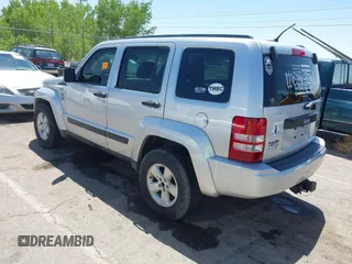2012 Jeep Liberty Sport Latitude z VIN 1C4PJMAK2CW158599, wystawiony jako IAAI lot #42327424 z przebiegiem 118 960 mil mil oraz . Historia ofert i sprzedaży dostępna na DreamBid. Obrazek 3.