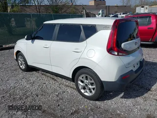 2020 Kia Soul LX with VIN KNDJ23AU7L7021165, listed as a IAAI auction lot 41924587 with 87,513 mi miles. Bid and sale history available at carsss.com. Image 3.