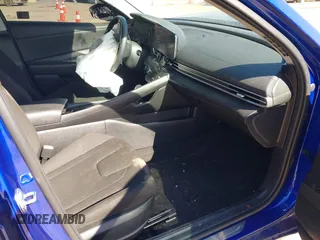 2024 Hyundai Elantra SEL z VIN KMHLS4DG3RU769454, wystawiony jako IAAI lot #41838085 z przebiegiem 11 520 mil mil oraz . Historia ofert i sprzedaży dostępna na DreamBid. Obrazek 5.