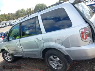 2008 Honda Pilot SE with VIN 5FNYF28338B030585, listed as a IAAI auction lot 40740293 with 210,626 mi miles. Bid and sale history available at carsss.com. Image 14.