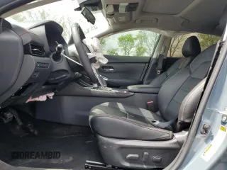 2025 Nissan Sentra SR z VIN 3N1AB8DV2SY221081, wystawiony jako Copart lot #55232405 z przebiegiem 9 391 mil mil oraz Szkoda całkowita • Salvage title. Historia ofert i sprzedaży dostępna na DreamBid. Obrazek 7.