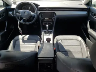 2020 Volkswagen Passat SE z VIN 1VWSA7A38LC025493, wystawiony jako Copart lot #60131125 z przebiegiem 45 060 mil mil oraz Szkoda całkowita • Salvage title. Historia ofert i sprzedaży dostępna na DreamBid. Obrazek 8.