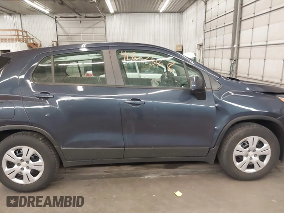 2018 Chevrolet Trax LS with VIN 3GNCJKSBXJL400731, listed as a IAAI auction lot 41827568 with 101,605 mi miles. Bid and sale history available at carsss.com. Image 14.