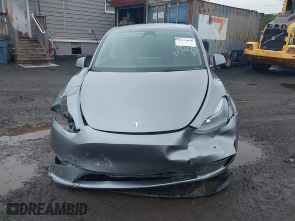 2024 Tesla Model Y Long Range z VIN 7SAYGDEE7RA300756, wystawiony jako IAAI lot #41922910 z przebiegiem 4 262 mil mil oraz . Historia ofert i sprzedaży dostępna na DreamBid. Obrazek 13.