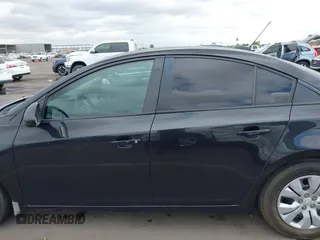 2015 Chevrolet Cruze LS z VIN 1G1PA5SH4F7155493, wystawiony jako IAAI lot #42202780 z przebiegiem 179 528 mil mil oraz . Historia ofert i sprzedaży dostępna na DreamBid. Obrazek 13.