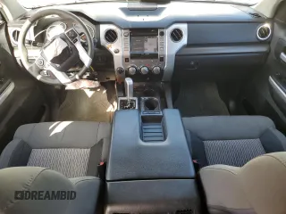 2014 Toyota Tundra SR5 z VIN 5TFDW5F18EX405499, wystawiony jako Copart lot #49188055 z przebiegiem 150 583 mil mil oraz Szkoda całkowita • Salvage title. Historia ofert i sprzedaży dostępna na DreamBid. Obrazek 8.